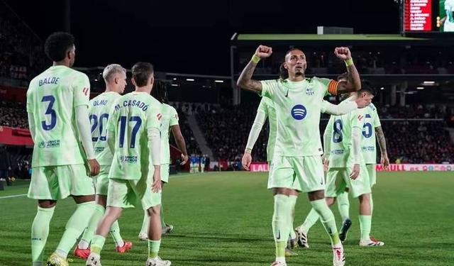 TheShy与60激战MAD分钟，重要助攻胜负难料！，Uzi焦点对战上演精彩一战