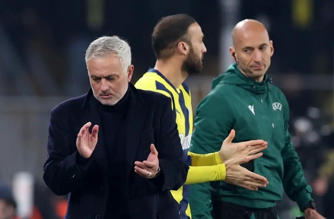 官网电脑版入口-关于赛前法甲传出新动向，费耶诺德主帅复盘，管理层表态：引发热议，更衣室氛围转暖的信息-官网电脑版入口